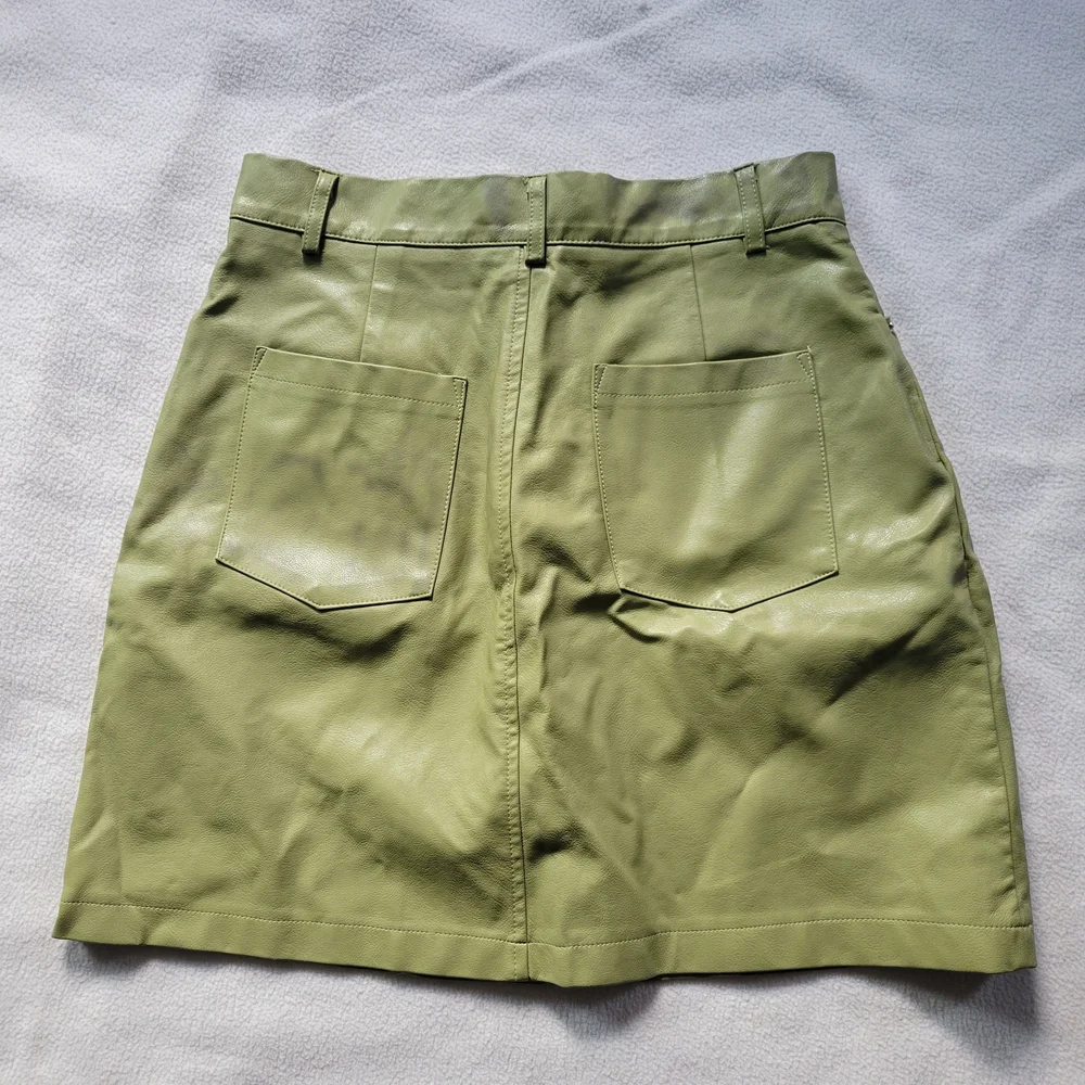 NWOT Daphnea Green Faux Leather Skirt - Picture 6 of 6